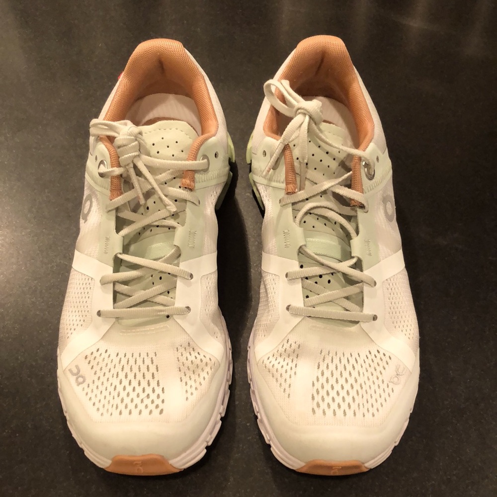 On Cloud Running Shoe Gently Used